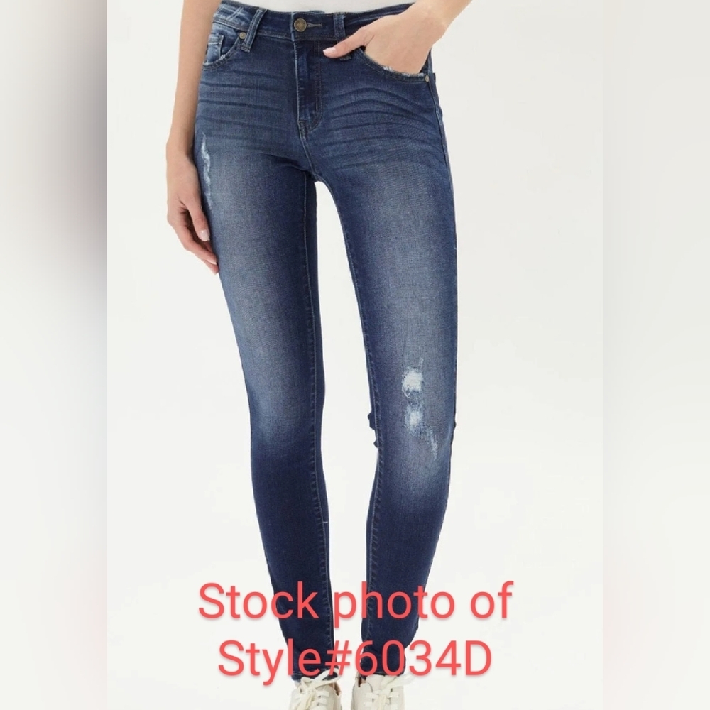 5/$25 KANCAN NWOT MID RISE DESTROYED SKINNY JEANS